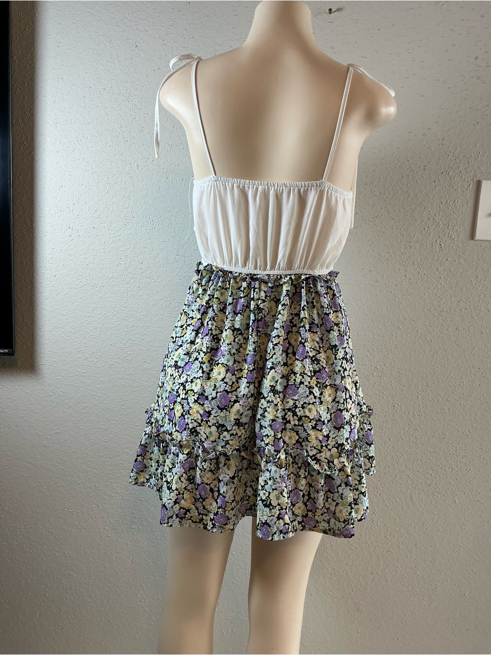 Tiered Floral Mini Skirt - White & Lavender - Picture 2 of 6